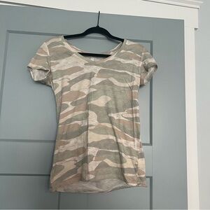 Victoria's Secret PINK XS Camo V-Neck Tee Women’s Camouflage Casual T-Shirt Top